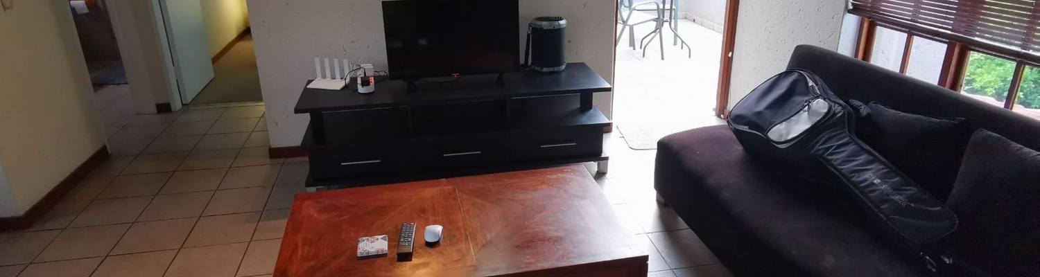 Lounge Area with Flat Screen TV and Netflix